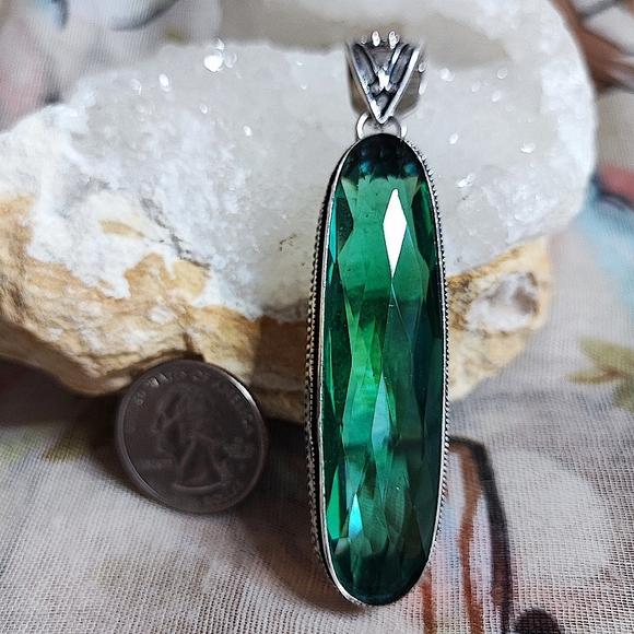 Emerald Green Elongated Faceted Glass Crystal Stone Sterling Silver 925 Pendant - Picture 5 of 15